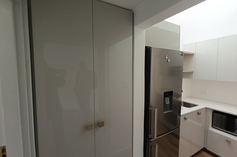 1 Bedroom Property for Sale in Sea Point Western Cape
